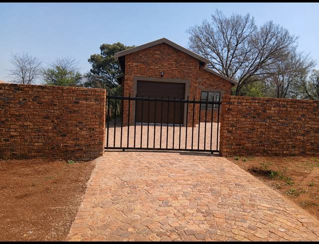 3 BEDROOM FREEHOLD FOR SALE IN DERSLEY